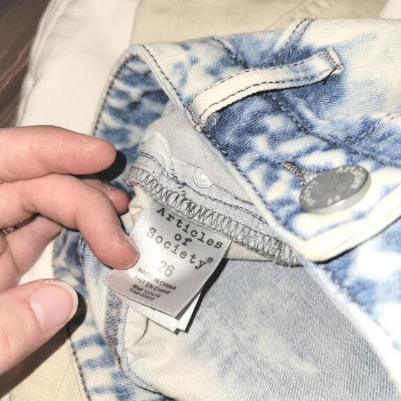 Articles of Society Light Acid Wash Midrise Jean Shorts 26 - Picture 9 of 11